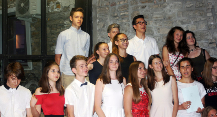 Foto ricordo per i premiati 1