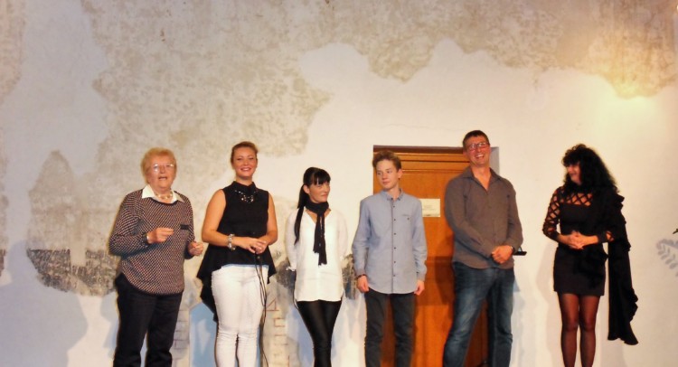 Il gruppo di cantanti della Dante Alighieri