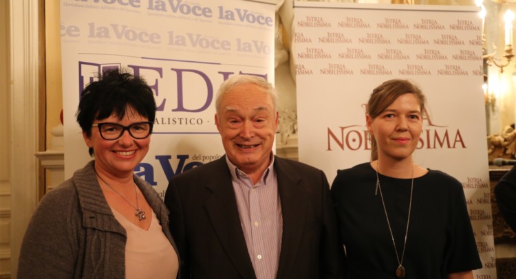 La preside Simona Angelini con i vincitori del Premio Pellizzer