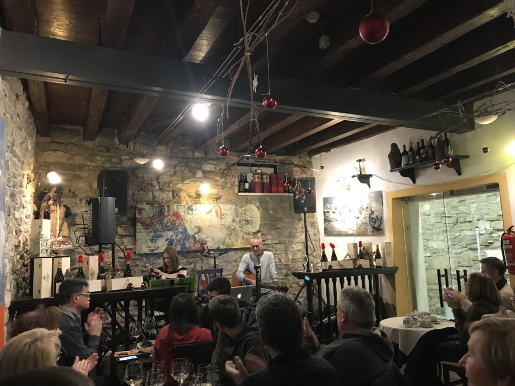 Enzo Hrovatin con una delle sue allieve