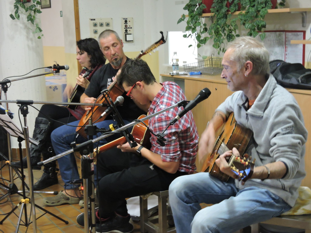 Enzo e Primo Taio suonano