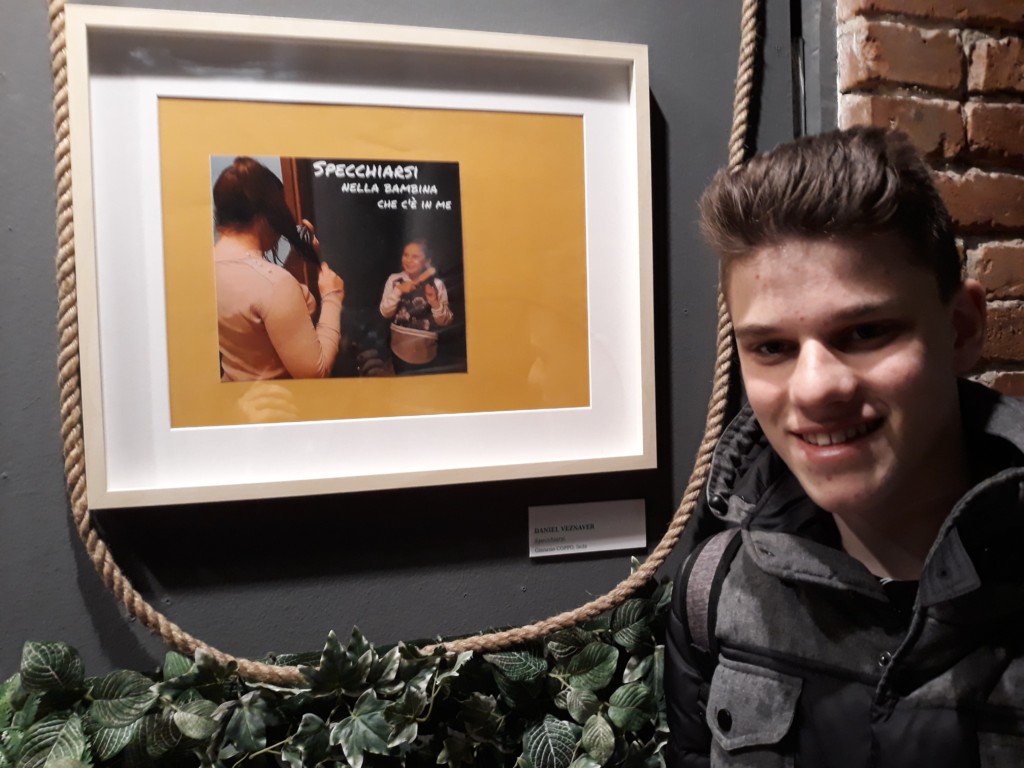 Daniel Vesnaver con il suo lavoro
