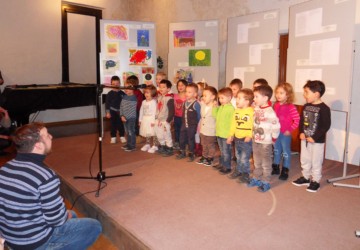 esibizione dei bambini dellAquilone