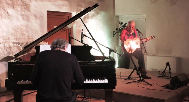 Il duo suona insieme
