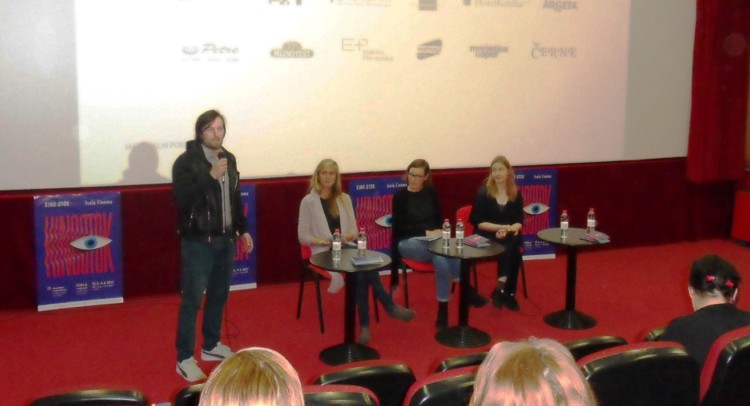 Erik Toth durante una presentazione