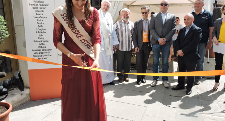 lareginatagliailnastro