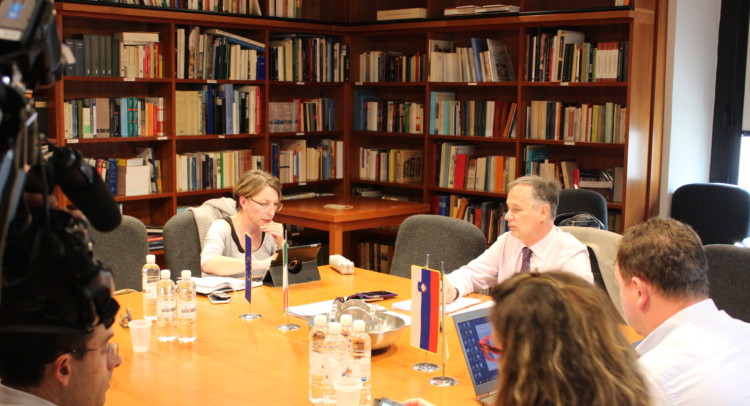 Il presidente Tremul guida i lavori della Giunta esecutiva a Palazzo Manzioli