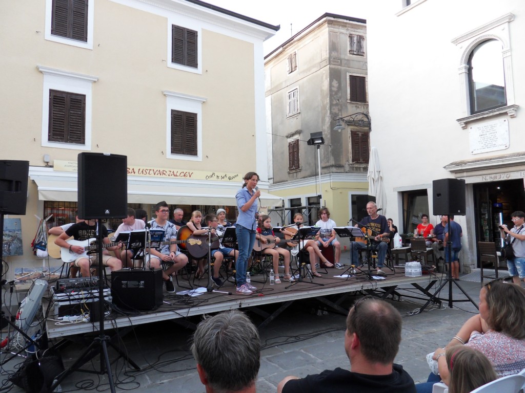 Katja Dellore saluta il pubblico