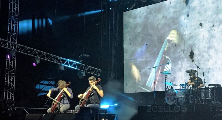 2Cellos e batteristaa