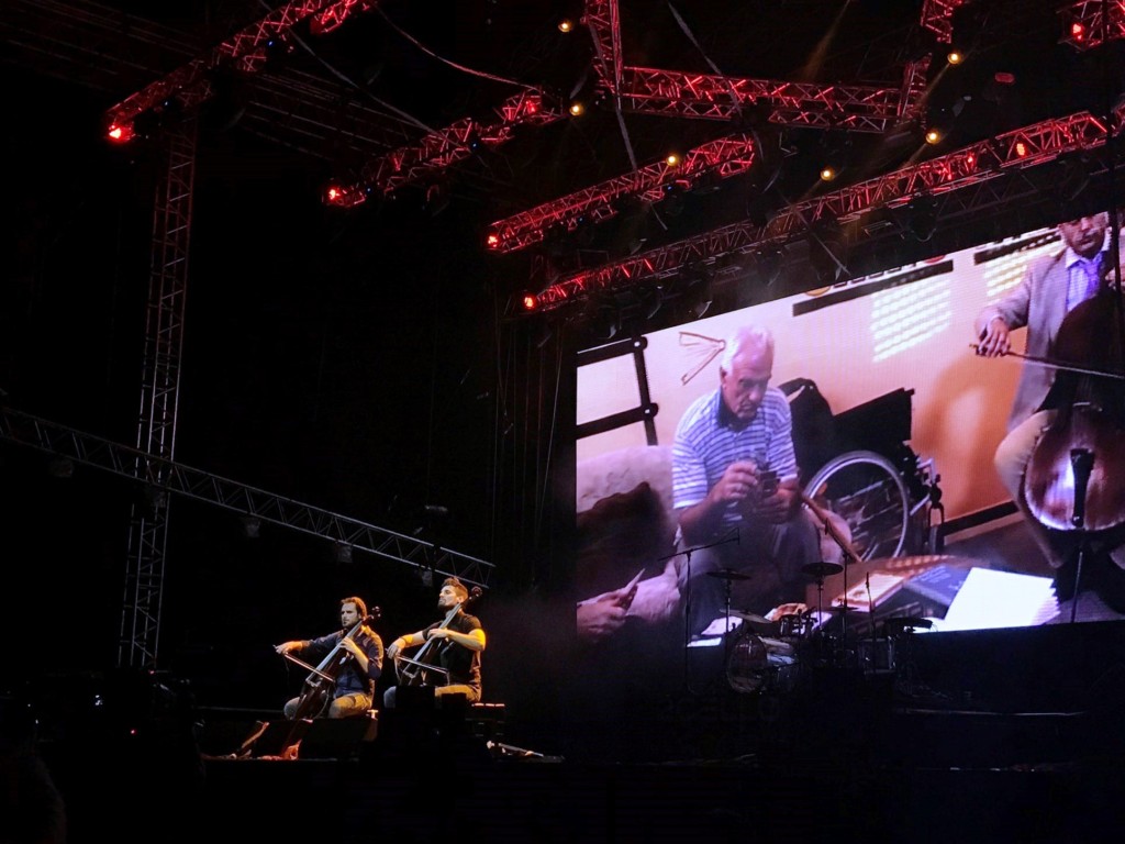 Unalta fase del concerrto dei 2Cellos