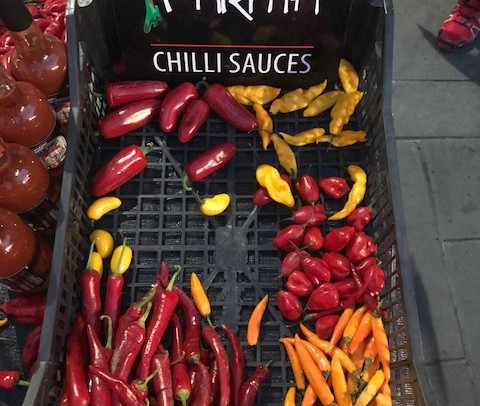 Chili di diversi tipi e colori