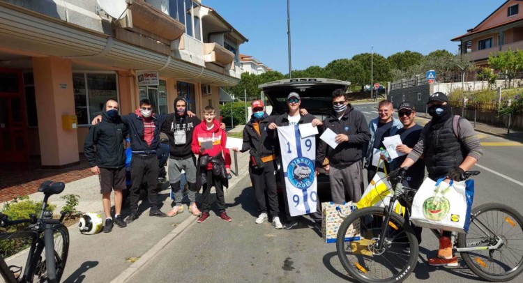 IMG 39c3e27e7ac4ba0743669ee6e7705d3c V