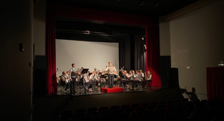 Lorchestra a fiati di Isola nella Casa di Cultura