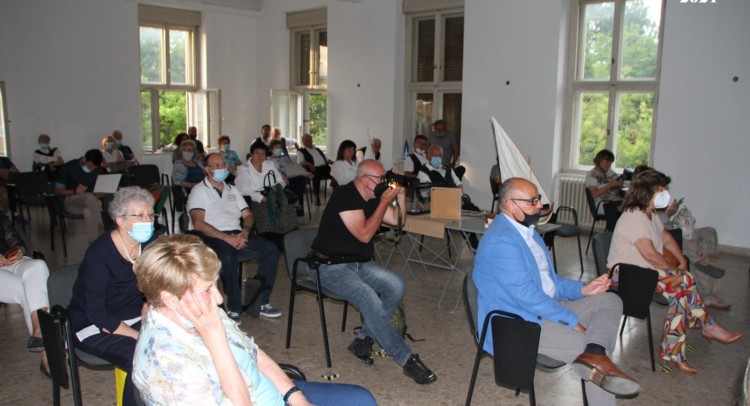 Prua a Siroco Gente in sala
