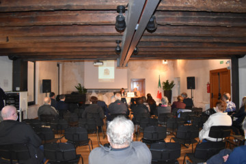 PRESENTATO UN NUOVO VOLUME DEDICATO A ISOLA 3 DSC 0496