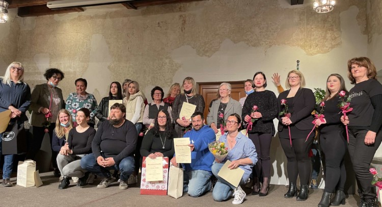 foto gruppo ginocchio