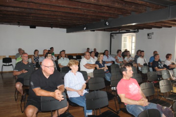 LA “DANTE IN ASSEMBLEA PRIMA DELLE ELEZIONI- IL TITOLO DI SOCIO ONORARIO AD AMINA DUDINE 2 IMG 6016