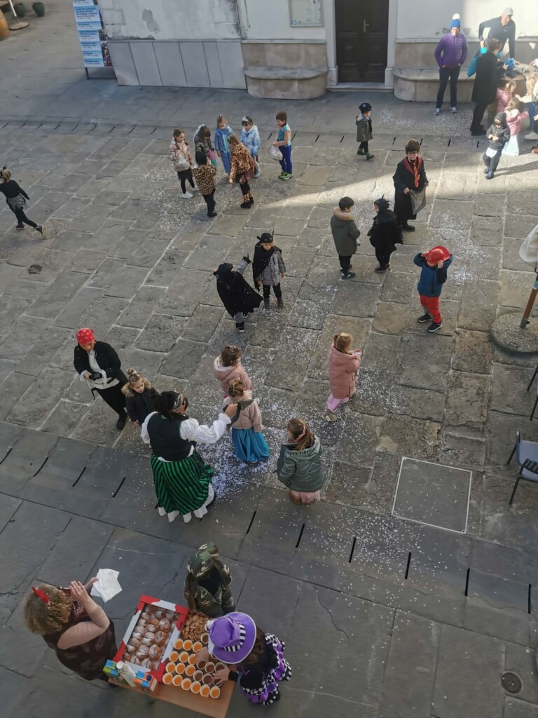 Carnevale in Piazza Manzioli: una mattinata di festa per i più piccoli 3 36bbafa8 caf1 4862 8411 ee53ac4dd850