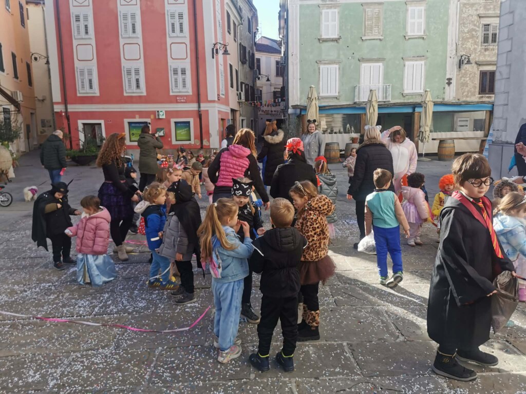 Carnevale in Piazza Manzioli: una mattinata di festa per i più piccoli 4 7e7eb8dc 095e 42e8 994f edd6f162eff6