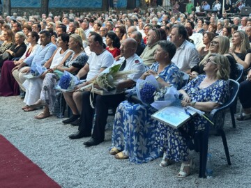 Pubblico con premiati